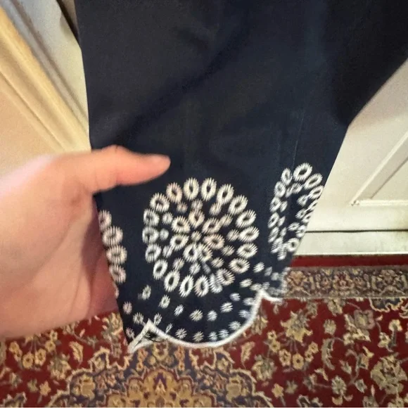 Crown & Ivy Black Cropped Jeans with White Floral Detail - Picture 3 of 4